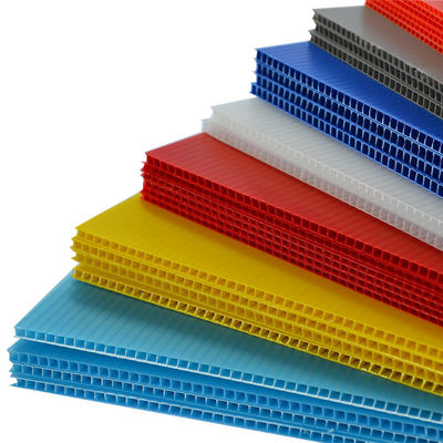 las hojas plásticas 3.5m m acanaladas de 2.5m m estriaron la hoja plástica de la pared gemela