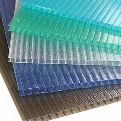 La anchura plástica acanalada 5m m de la hoja los 2.5m del artículo coloreó las hojas de Correx