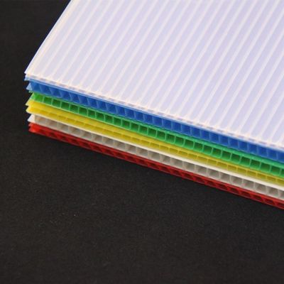 tablero blanco de Corflute del panel del proyecto de 3m m que impermeabiliza cubrir de Correx
