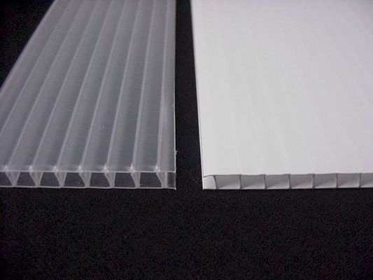 Coroplast coloreado antiestático cubre prenda impermeable plástica acanalada de las hojas de 4m m