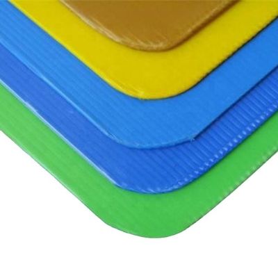 los cojines plásticos 4m m acanalados PP de la capa de 3m m acodan para rellenar prenda impermeable verde