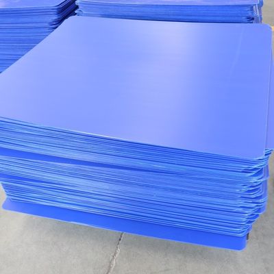 los cojines plásticos 4m m acanalados PP de la capa de 3m m acodan para rellenar prenda impermeable verde