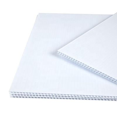 espacios en blanco blancos de la muestra de las hojas 4x8 Coroplast de 4m m Corflute para la publicidad
