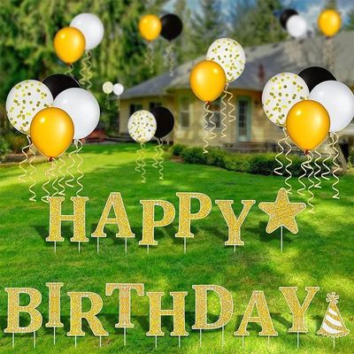 La yarda al aire libre de encargo firma la tarjeta de la yarda del feliz cumpleaños con las estacas
