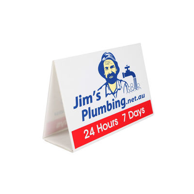 Signo de lista versátil y personalizable hecho de plástico corrugado disponible en varios tamaños, colores y espesores para profesionales